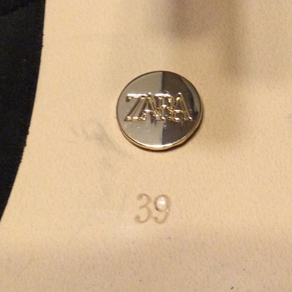 Zara size 8 black leather 4” heels - Picture 9 of 9